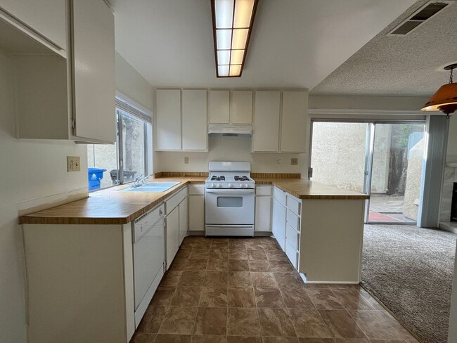 Building Photo - MOVE-IN READY Chatsworth 3+2.5 w/backyard, fireplace + 2 car garage!