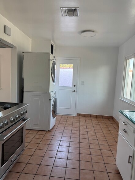 Kitchen - 4306 W 101st St