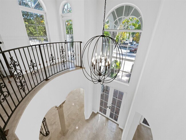 Building Photo - 827 SE 2nd Ct