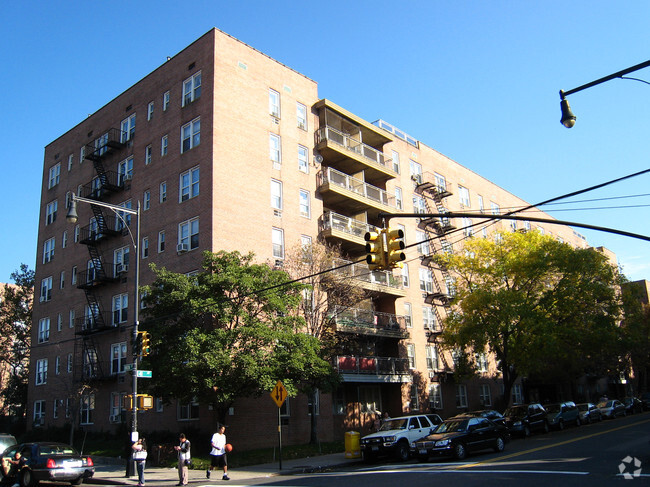 Building Photo - 142-01 41st Ave