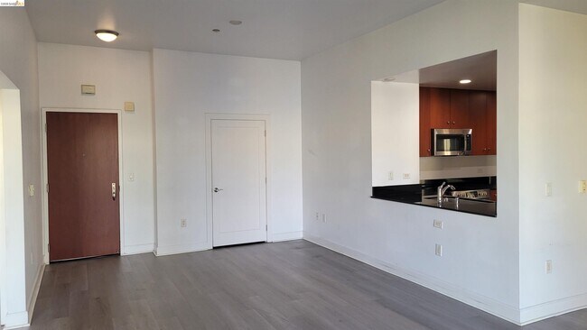 Building Photo - 585 9th St