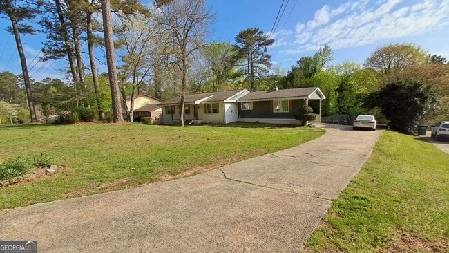 Building Photo - 490 Village Green Ct SW