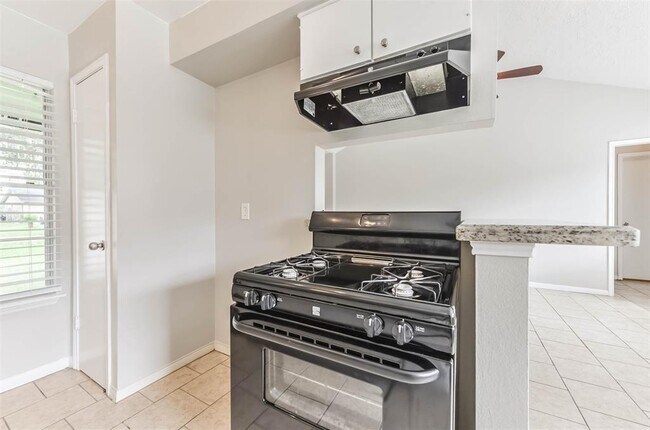 Building Photo - 5339 Castlecreek Ln