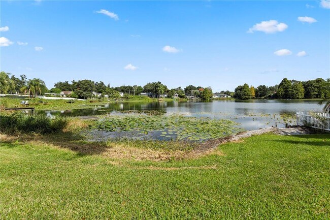 Building Photo - 2615 S Crystal Lake Dr