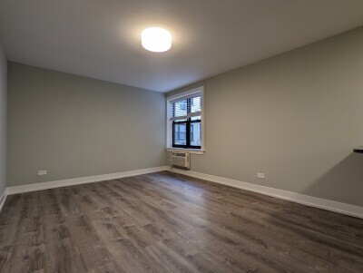 Building Photo - 454 W Barry Ave