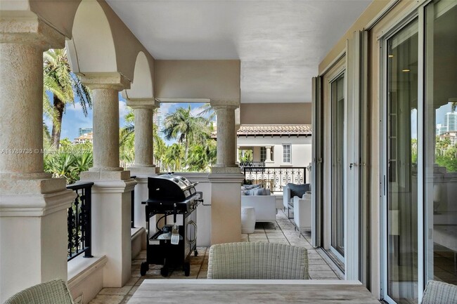 Building Photo - 19237 Fisher Island Dr