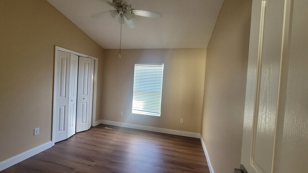 Building Photo - 8241 Crescent Moon Dr