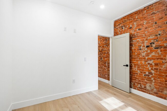 Building Photo - 5814 Chestnut St