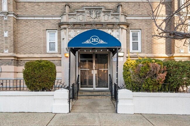 Primary Photo - 282 Magnolia Ave