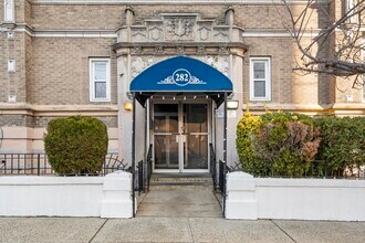 Building Photo - 282 Magnolia Ave