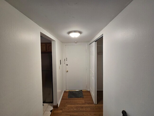 Building Photo - 5001 Carriage Way Dr