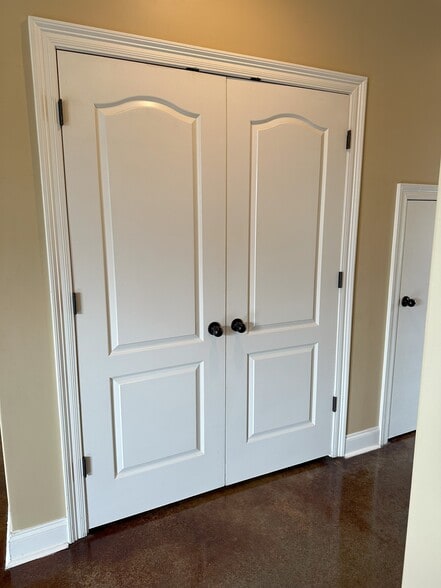 Building Photo - 111 Village Square Dr