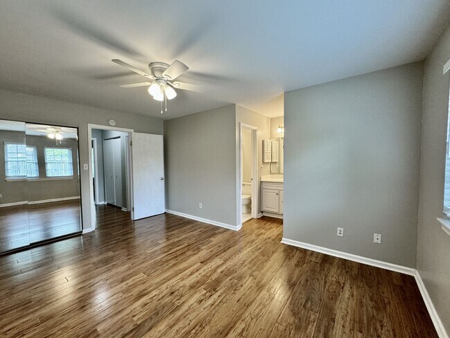 Building Photo - READY 05-15-25!! Ranch Home w/2-Car Garage...
