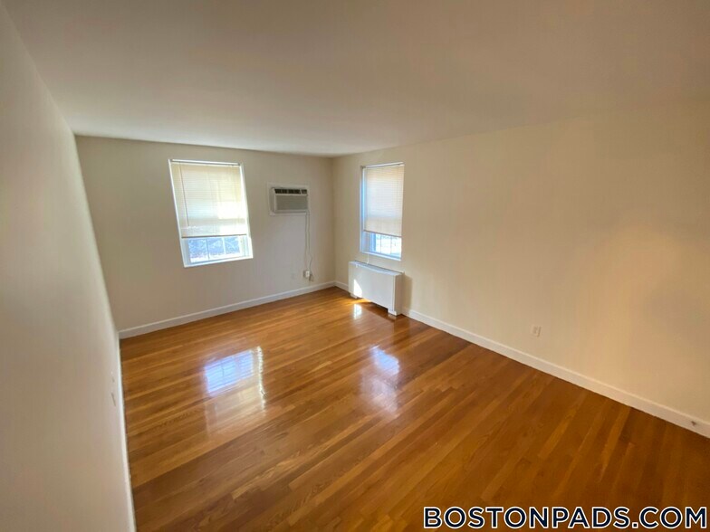 Building Photo - 17 Captain Parker Arms