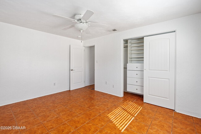 Building Photo - 152 Longwood Dr