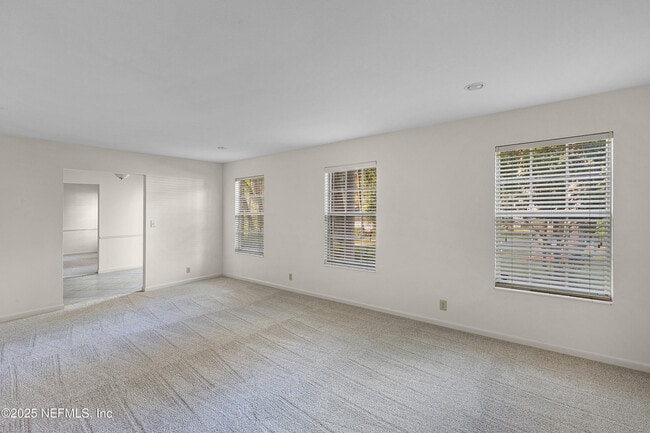 Building Photo - 1922 Holly Oaks Ravine Dr