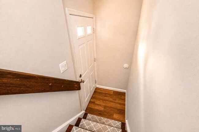 Building Photo - 3520B Neils Ct