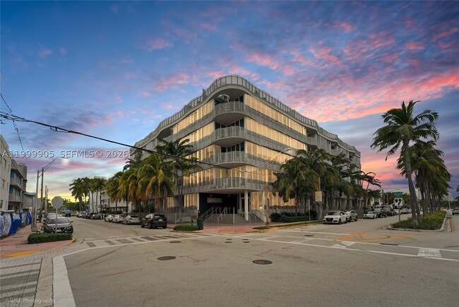 Building Photo - 210 W Park Dr