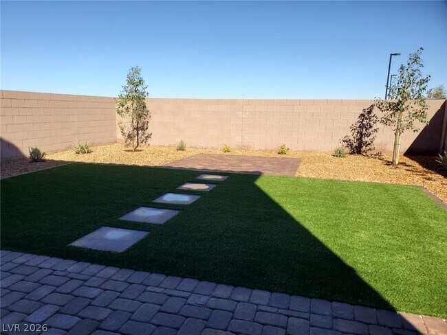 Building Photo - 2448 Bellinzona Pl