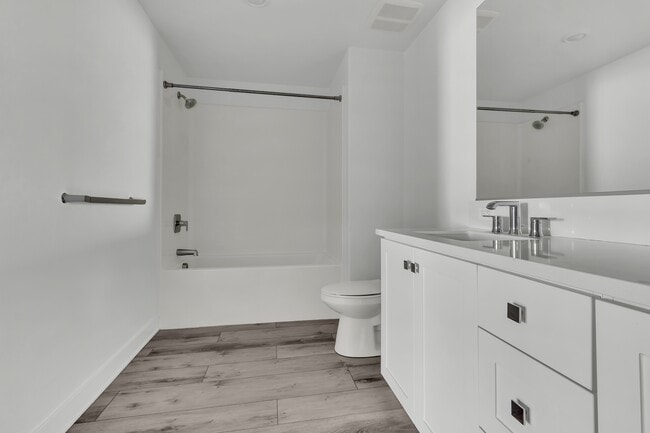 Building Photo - 1879 Union St