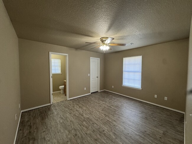 Building Photo - 121 Lanita Cir