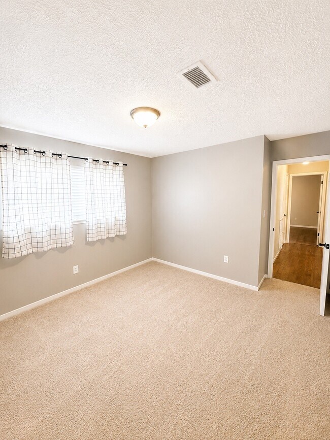 Building Photo - 2239 Highland Hills Dr