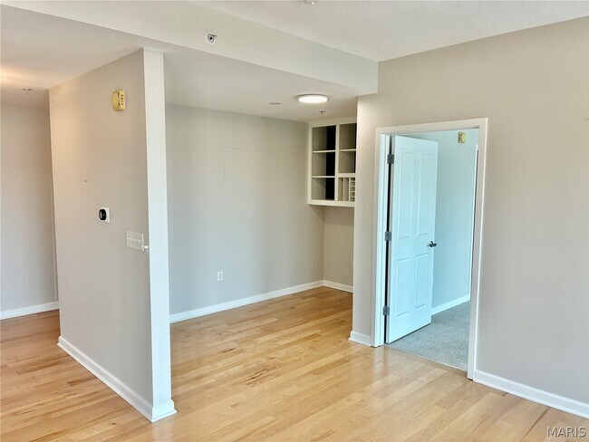 Building Photo - 4909 Laclede Ave