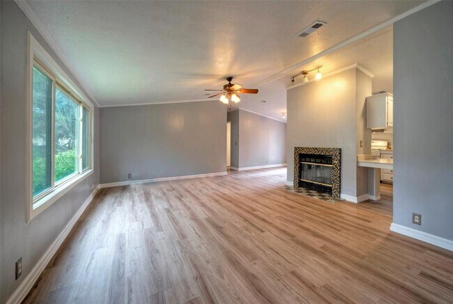 Building Photo - 125 Queen Anne Cir