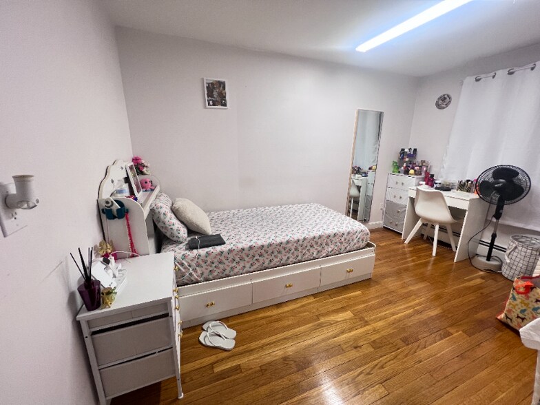 Building Photo - 35 Montvale Ave