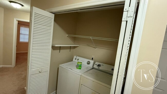 Building Photo - SPRING MOVE-IN SPECIAL AND RATE DROP ALERT...