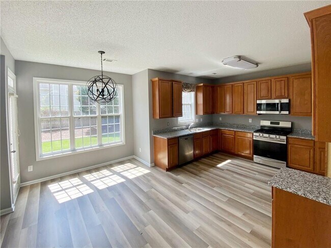 Building Photo - 675 Millbrook Village Dr