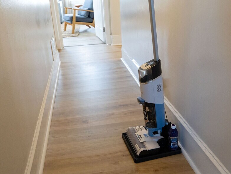 Building Photo - 168 School St