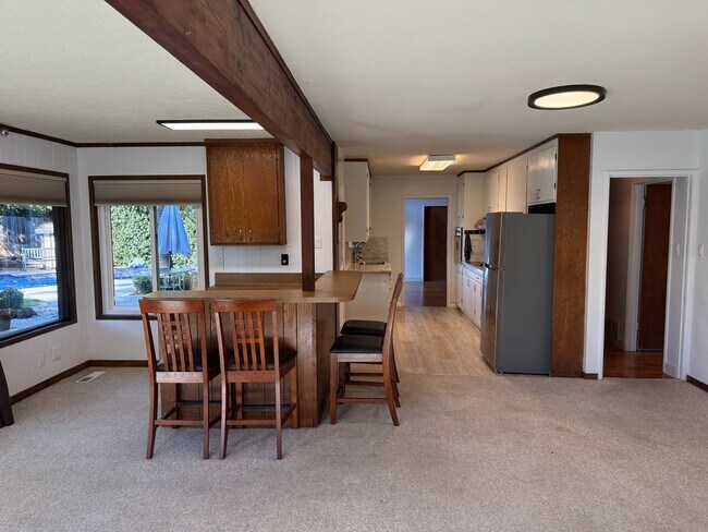 Building Photo - Desirable St Francis Neighborhood