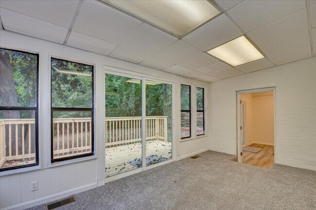 Building Photo - Newly Updated 4 Bed/2 Bath Columbia County...