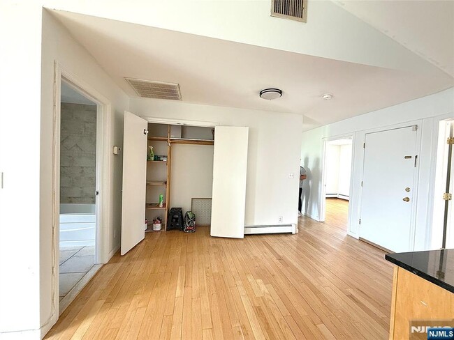 Building Photo - 224 E Edsall Blvd