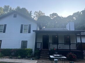 Building Photo - 858 Georgetown Dr