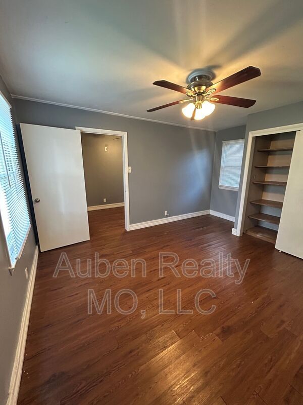 Building Photo - 3823 Bell St