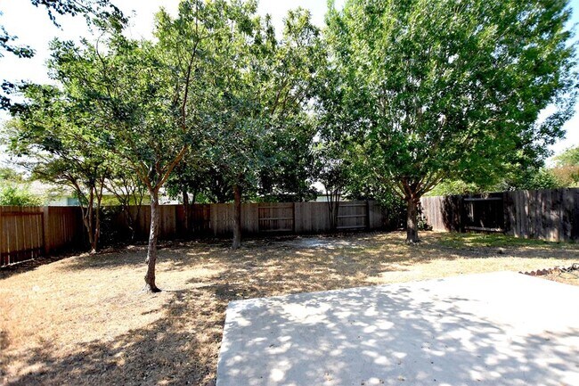 Building Photo - 4110 Meadow Bluff Way