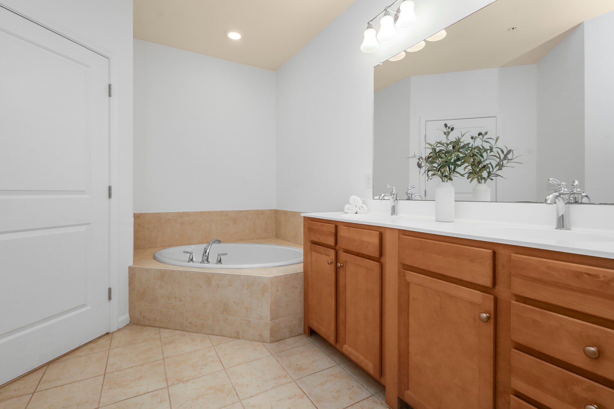 soaking tub - 13 Morgan Dr