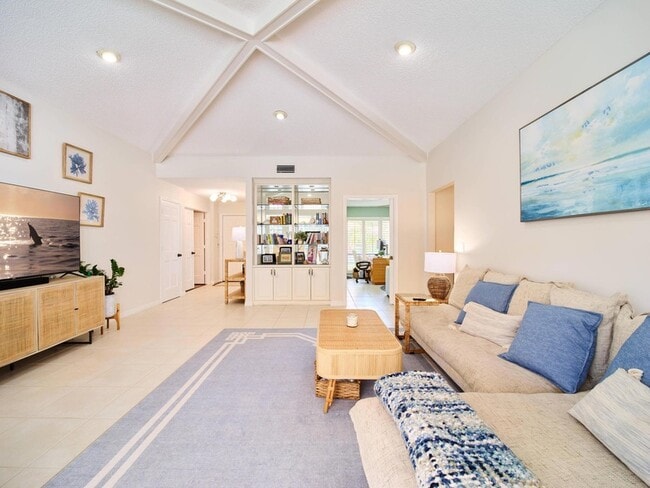 Building Photo - 2281 SW Starling Dr