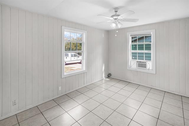 Building Photo - 208 3rd St