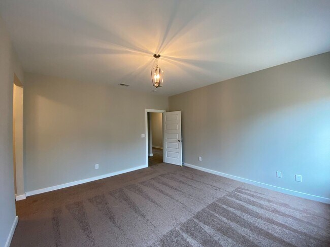 Building Photo - 65 Red Oak Ct