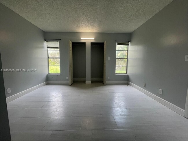 Building Photo - 10169 Twin Lakes Dr