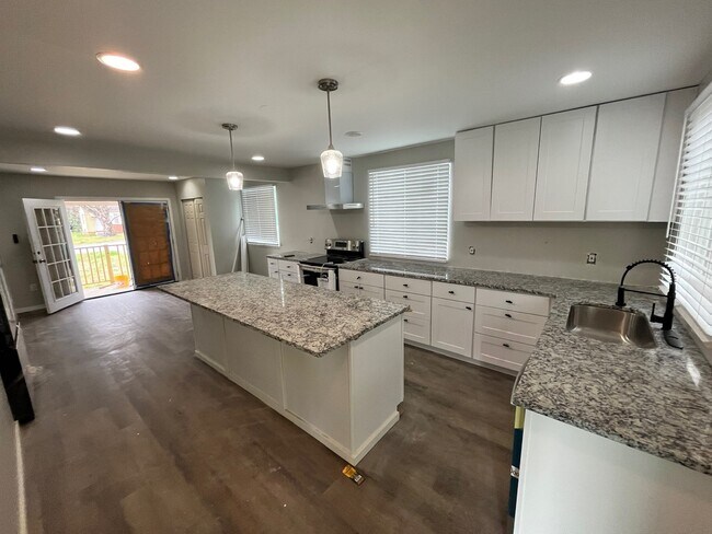 Building Photo - 1204 Terrell Dr