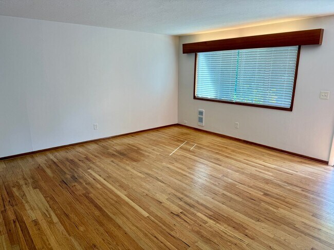 Building Photo - 1501 SW Bertha Blvd