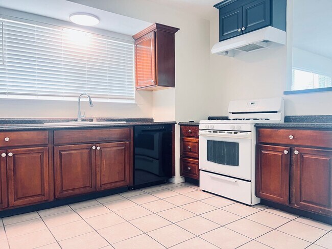 Building Photo - Escondido Historic Neighborhood 3 Bedroom 2 Bath Home