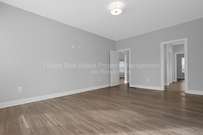 Building Photo - 7570 Dublin Rd