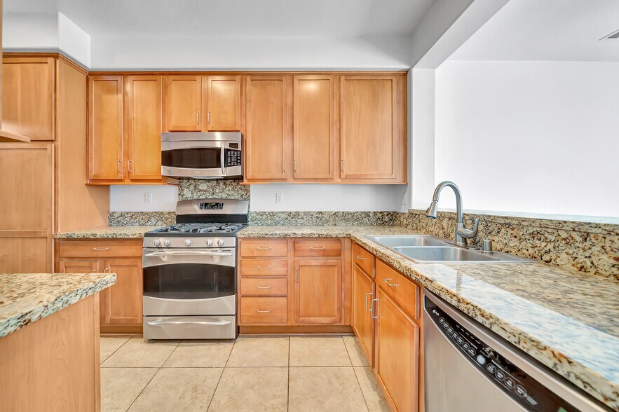 Building Photo - 23904 Calle del Sol Dr