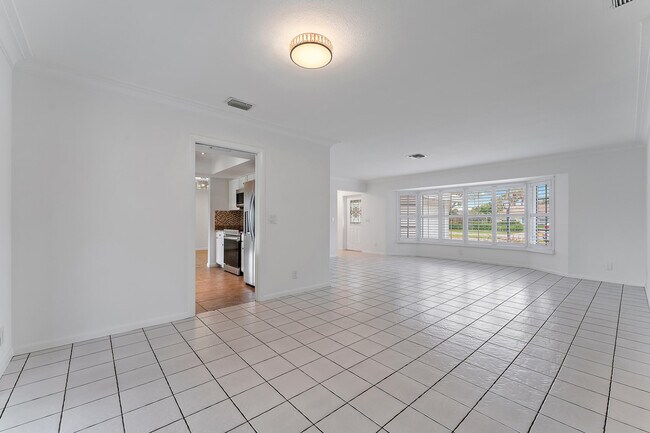 Building Photo - 130 Gulfstream Rd