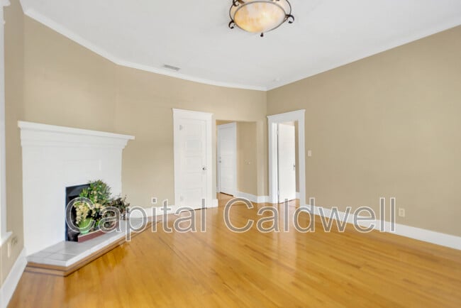 Building Photo - 911 S Rome Ave